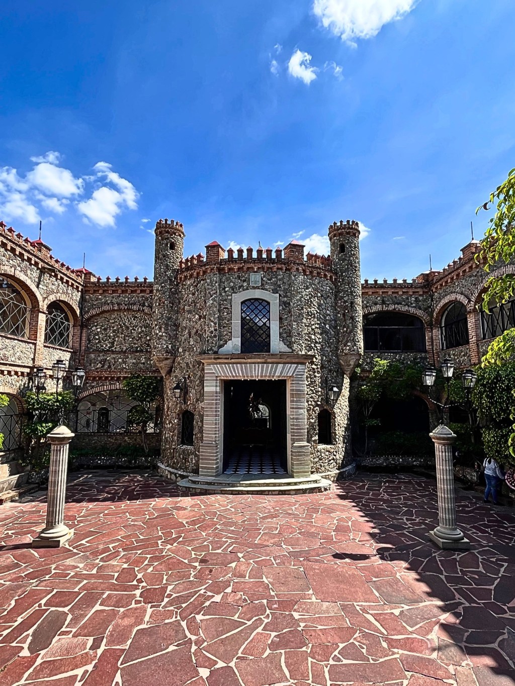 Front view of Castillo Santa Cecilia in Guanajuato, showcasing its medieval-style stone architecture.